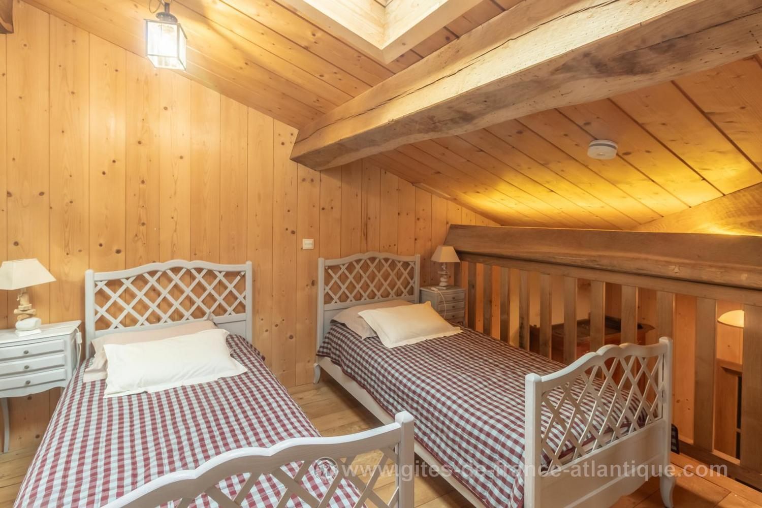 Chambre avec lits enfants